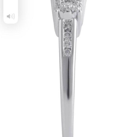 Macy’s Dimond Engagement Ring ( 1/3 ct. t.w.) in 14K white gold - Picture 3 of 9